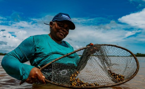 Agora é lei: pescadores e marisqueiras artesanais terão prioridade em exames oferecidos pelo Poder Público