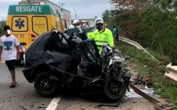 Vídeo – Homem morre em colisão entre carro e carreta na BR-101, em Campos dos Goytacazes