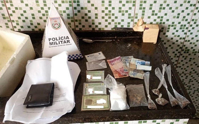 Homem é detido com droga em casa abandonada em São João da Barra