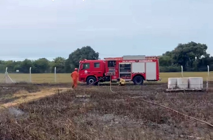 Homem é socorrido após incêndio em vegetação em São João da Barra