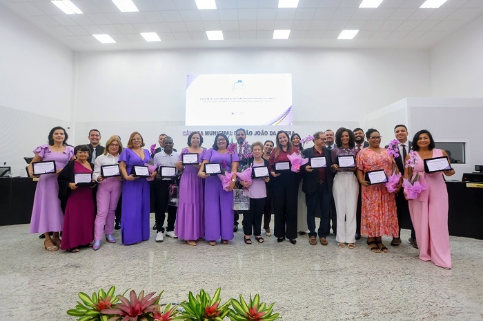 Vídeos – Professores de São João da Barra recebem reconhecimento de honra ao mérito no Legislativo