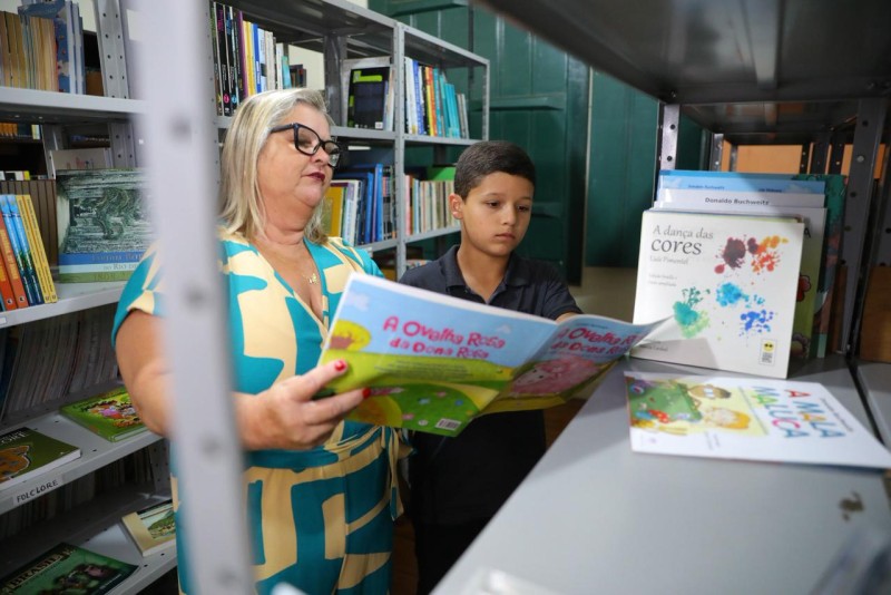 Biblioteca Municipal já funciona toda remodelada no Palácio Cultural em SJB