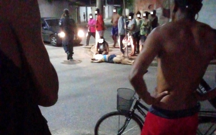 Vídeo – Mulher é assassinada a tiros e bebê é baleado em rua de Campos