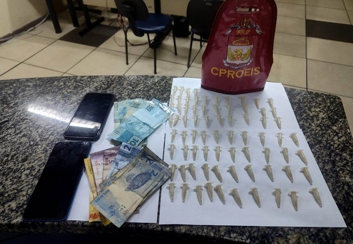 Vídeo – Mãe e filha são presas por tráfico de drogas em São João da Barra