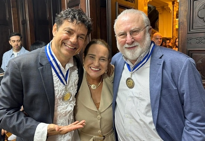Vídeo – Carla Machado entrega Medalha Tiradentes a Jorge Vercillo e ao escritor Jan Val Ellam na Alerj