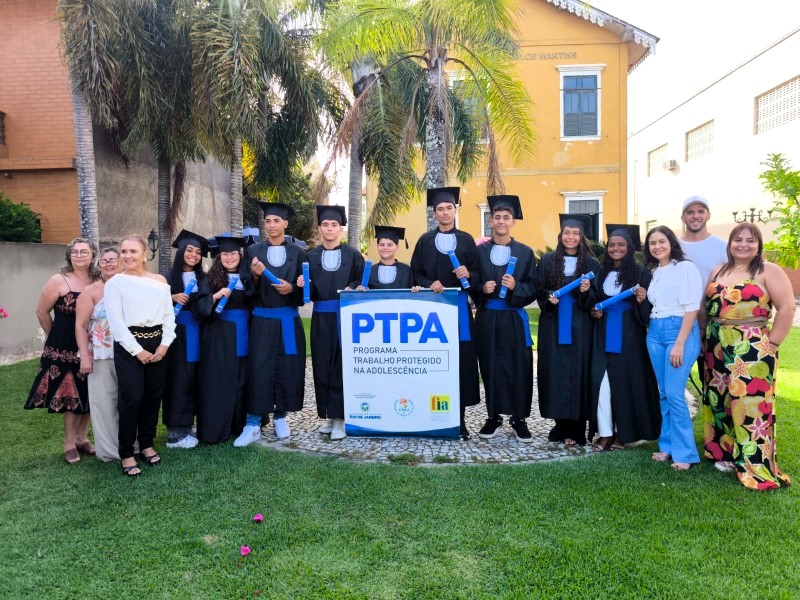 Jovens do Programa de Trabalho Protegido na Adolescência recebem certificados em SJB