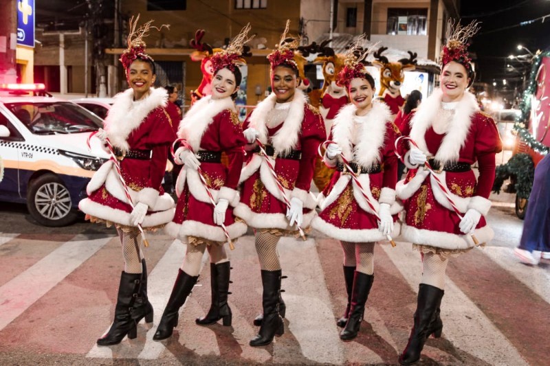 Paradas de Natal no Centro de SJB e no quinto distrito movimentam o fim de semana
