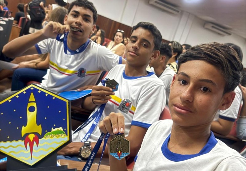 Alunos do Açu trazem medalha de ouro da Olimpíada de Foguetes para SJB
