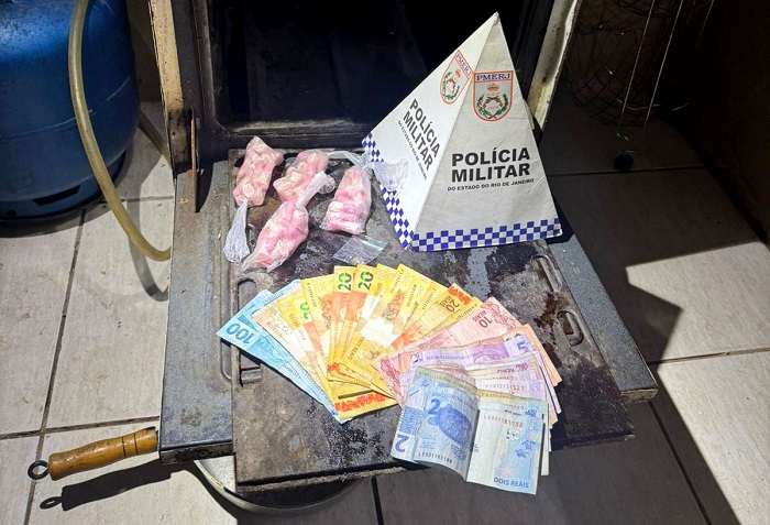 Mulher é presa por tráfico de drogas em São João da Barra