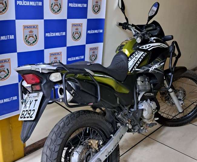 Motocicleta usada na fuga após feminicídio em Campos é apreendida em Grussaí – Suspeito também foi preso