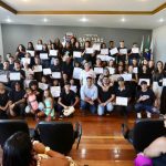 Participantes de oficinas da Casa da Juventude recebem certificados 16917_e4e379527a42f7a3ce4238fb8b8be3ca