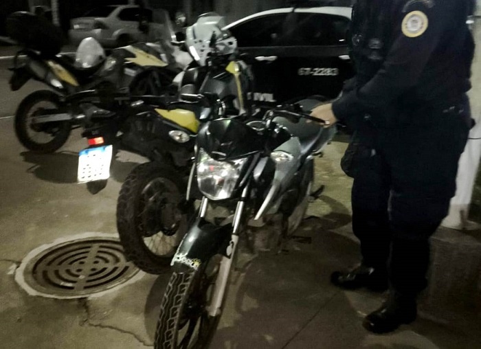 Motociclista é detido após empinar moto em São João da Barra