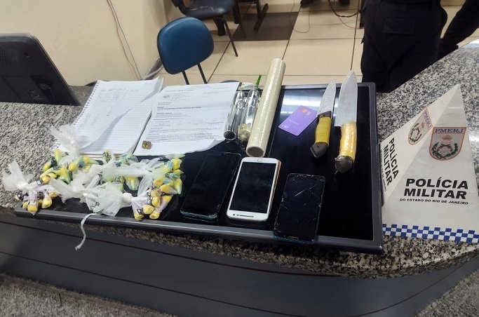 Vídeo – Após tentativa de homicídio, PM apreende drogas, munições e materiais do tráfico em São João da Barra