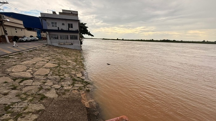 Vídeo – Nível do Rio Paraíba do Sul em SJB ultrapassa os 6 metros e deixa Defesa Civil em estado de alerta