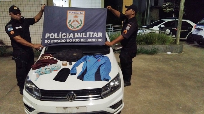 Vídeo – Carro roubado no RJ é recuperado pela PM em São João da Barra