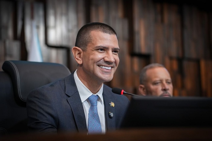 Deputado Douglas Ruas é eleito novo presidente da Alerj