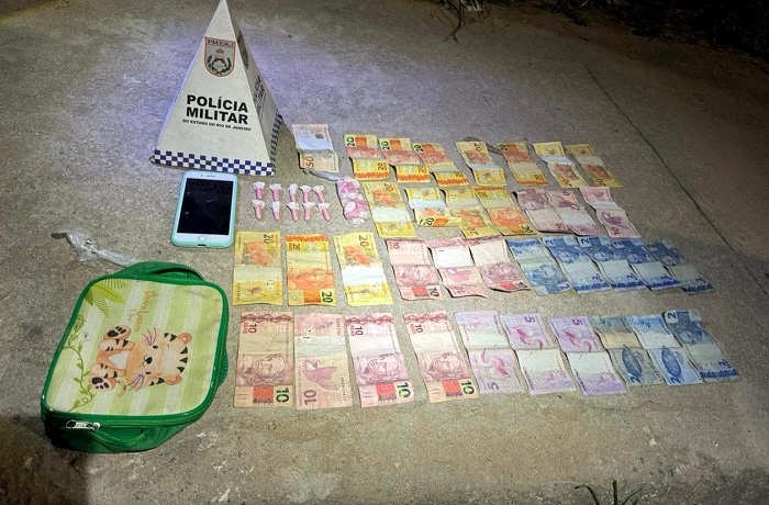 Vídeo – Casal é preso por tráfico de drogas e associação para o tráfico em São João da Barra