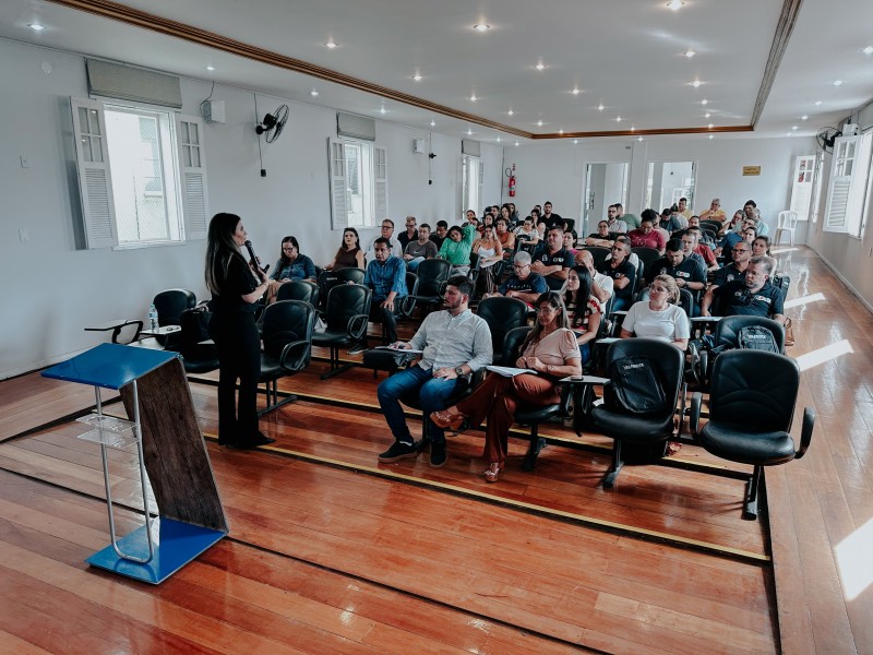 Primeira etapa do curso sobre gestão pública e parcerias com entidades sociais concluída em SJB