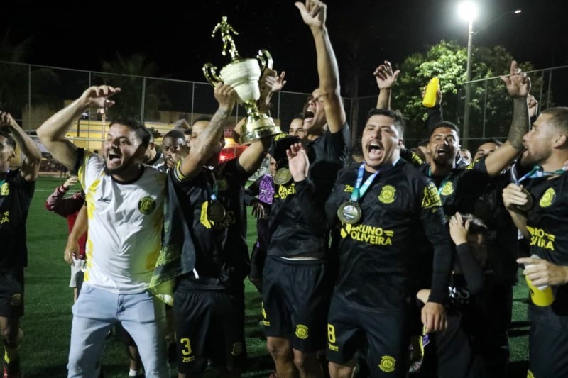 Borussia16 ergue a taça de campeão no Fut 7 em SJB