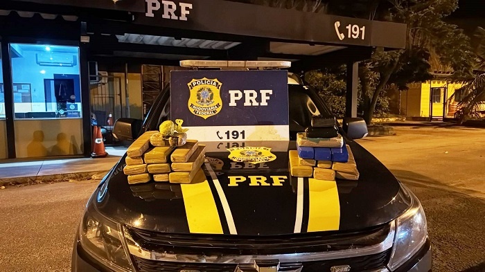 PRF apreende 22 kg de drogas em ônibus na BR-101, em Campos dos Goytacazes