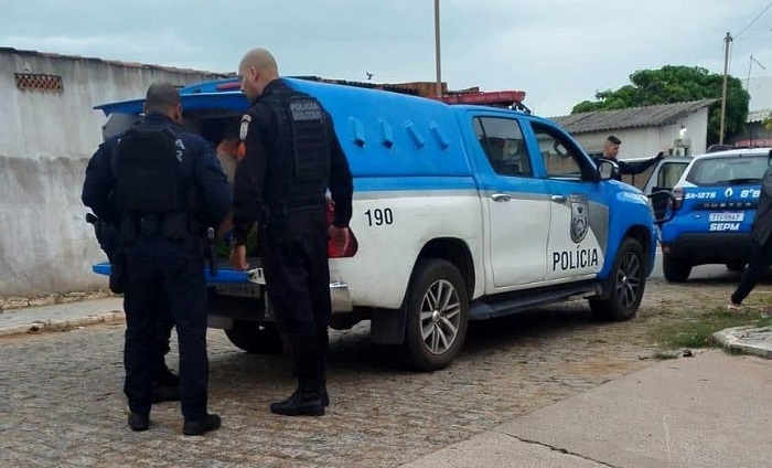 Homem é preso por manter companheira em cárcere privado e ameaçá-la com faca em SJB