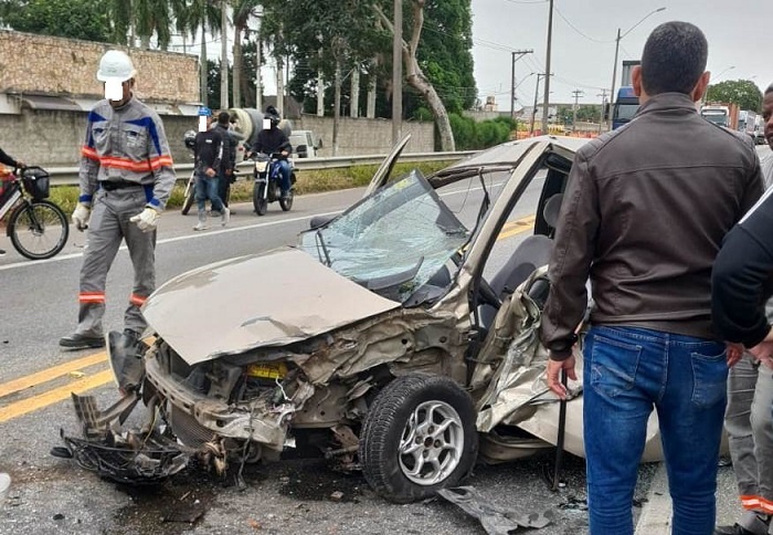 Vídeo – Acidente deixa ferido na BR 101 em Campos