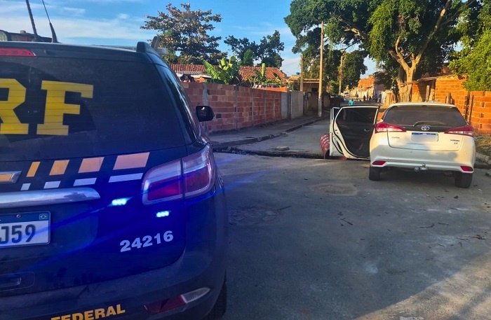 PRF recupera carro furtado após acompanhamento tático na BR 356
