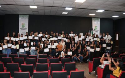 Participantes de oficinas e curso recebem certificado em SJB