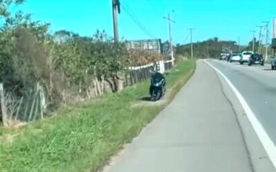Vídeo – Motocicleta roubada durante assalto com reféns em Atafona é encontrada