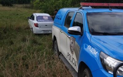 Carro roubado em Campos é recuperado pela Polícia Militar em Grussaí, em São João da Barra