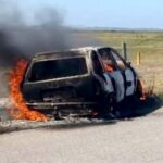Avô e neta de 5 anos morrem carbonizados após carro bater em poste e pegar fogo na RJ-196 WhatsApp Image 2026-07-23 at 19.56.58