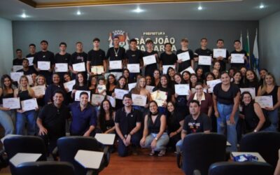 Alunos de oficinas e cursos da Casa da Juventude recebem certificados em SJB
