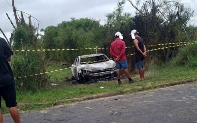 Vídeo – Corpo de homem é encontrado carbonizado dentro de carro incendiado em São João da Barra