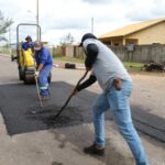 Tapa-buracos, correção e reposição de paralelos seguem em SJB 17687_f1e738ccc5579117327a063d1c25eeeb