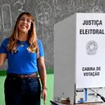Prefeita Carla Caputi vota em escola estadual de Grussaí CARLA