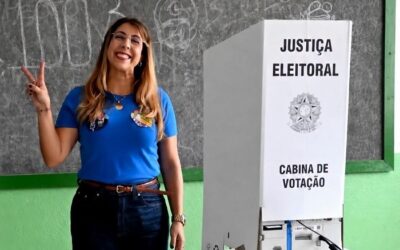 Prefeita Carla Caputi vota em escola estadual de Grussaí