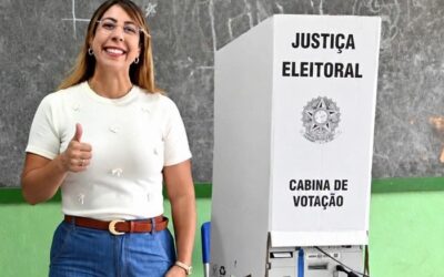 Prefeita Carla Caputi vota em escola estadual de Grussaí e destaca a importância da democracia