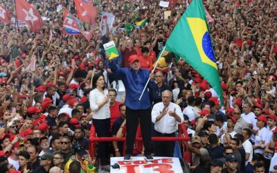Lula é reeleito presidente do Brasil em virada histórica